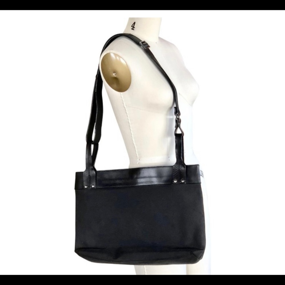 ❤️ Gucci! ❤️ Black Canvas Laptop Shoulder/Crossbody Bag.